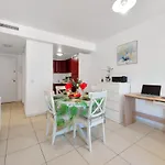 Eden Blue Wilson - Appt Climatise Proche Apartment *