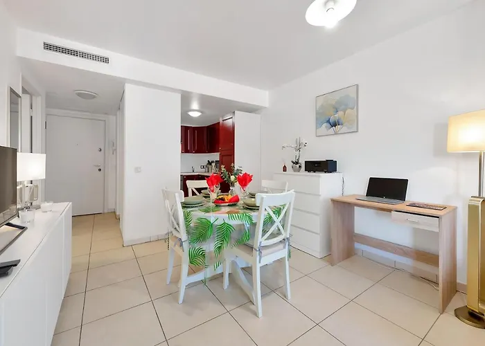 Eden Blue Wilson - Appt Climatise Proche Apartment *